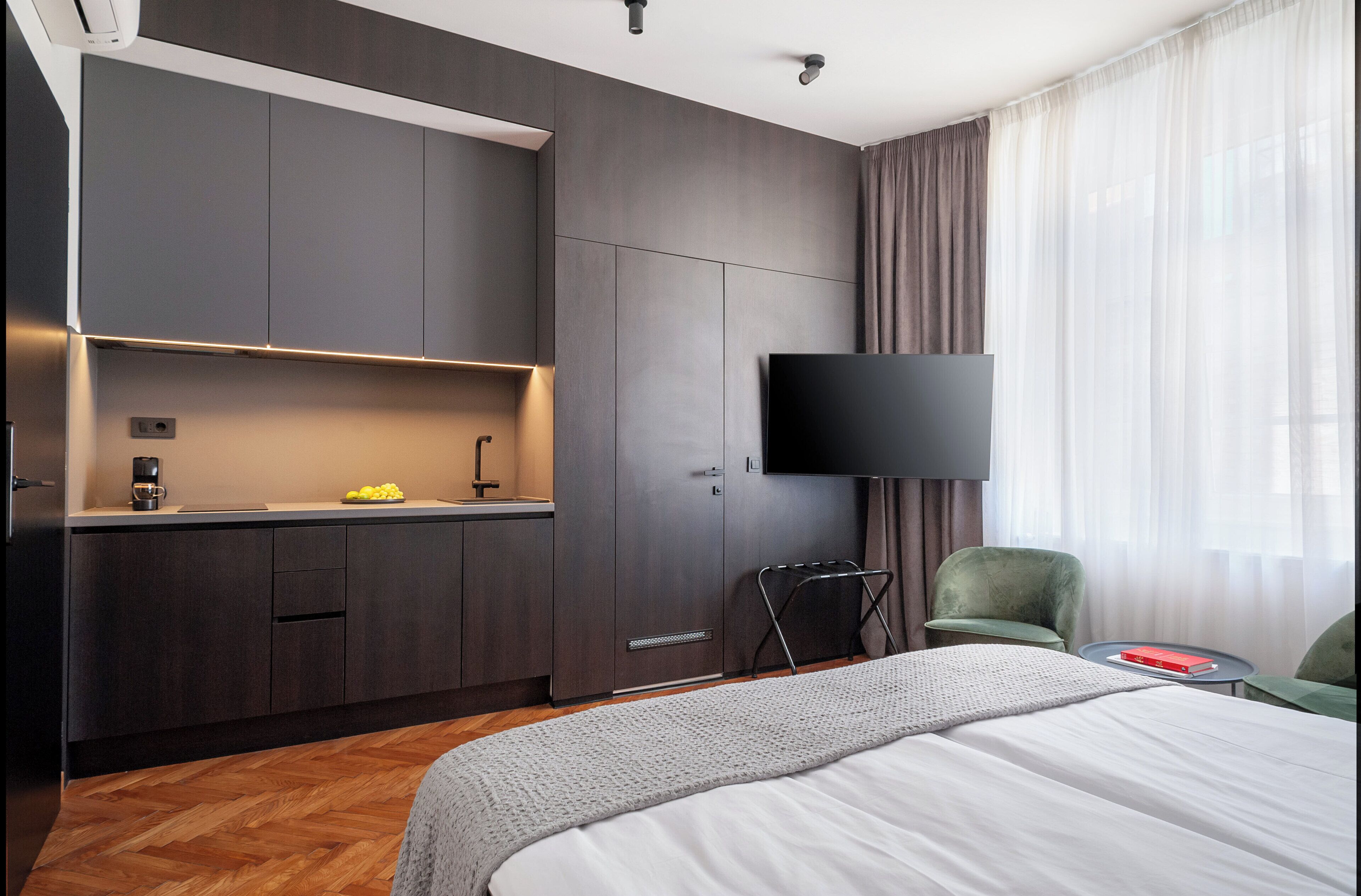 华丽开间 | 客房内保险箱、遮光窗帘、熨斗/熨板、免费 WiFi