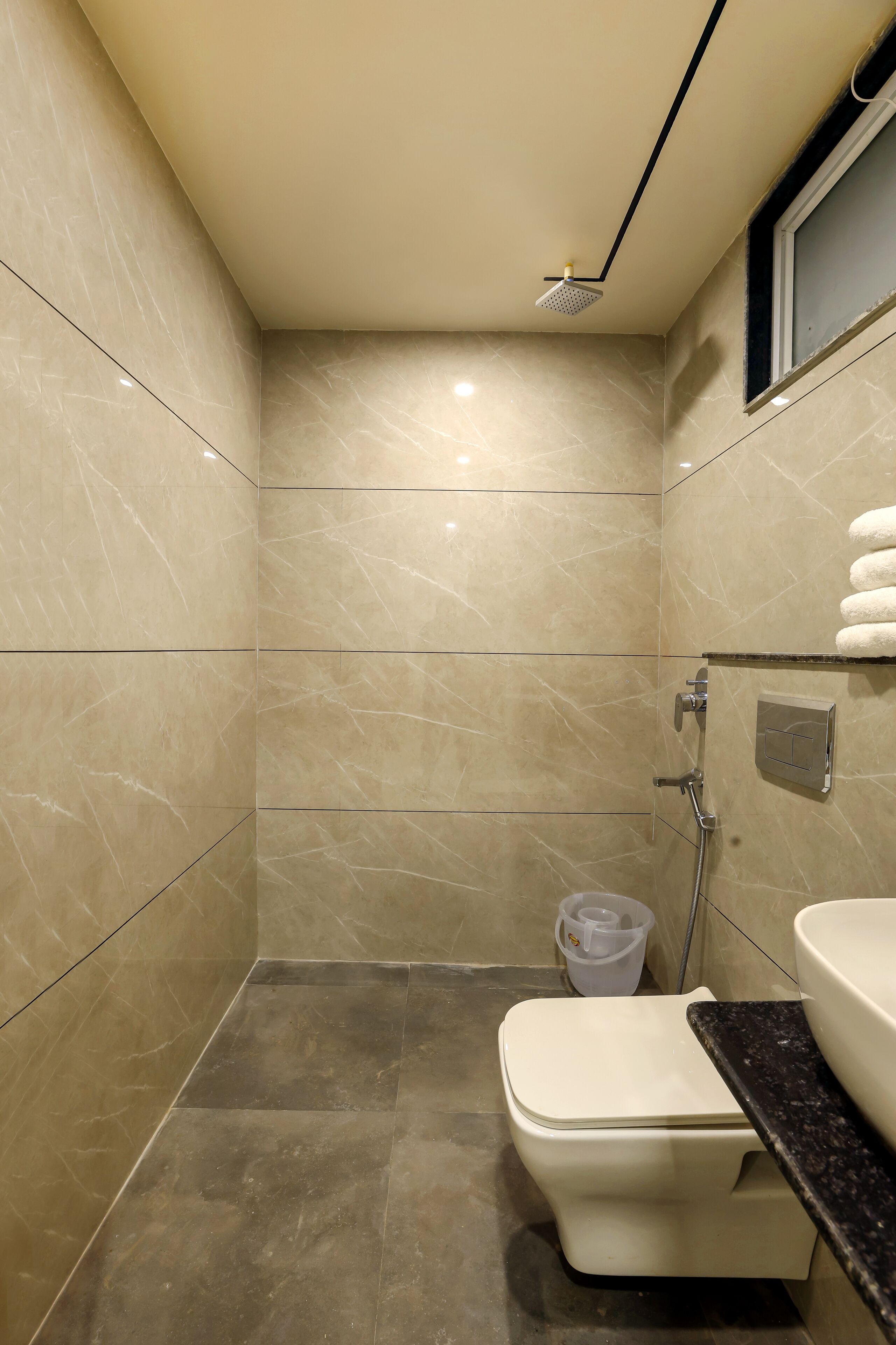 Deluxe Double Room | Bathroom | Shower, rainfall showerhead, free toiletries, towels