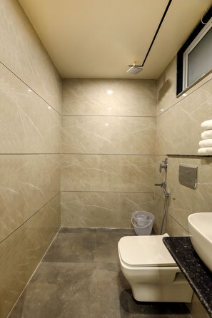 Deluxe Double Room | Bathroom | Shower, rainfall showerhead, free toiletries, towels - OPO Hotel Dior (New Delhi)