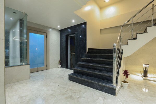 Elevator - OPO Hotel Dior (New Delhi)