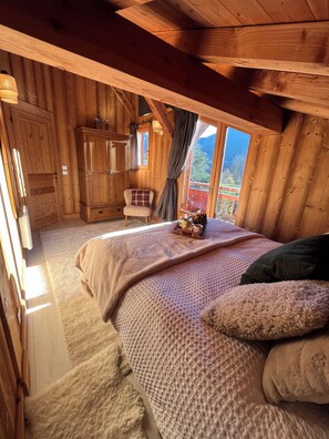 4 bedrooms, iron/ironing board, travel crib, WiFi - Elegant Chalet Mathilde - 8-10 guests - pet friendly - large garage & terrace (Montriond)