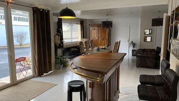 Comfort Room | Living area | TV, heated floors