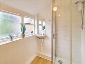 Douche, sèche-cheveux