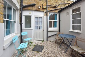 Outdoor dining - Host & Stay | Victoria Gardens (Ramsgate)