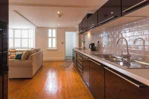 Fridge, microwave, oven, stovetop - Host & Stay | Victoria Gardens (Ramsgate)