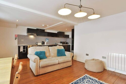 Host & Stay | Victoria Gardens