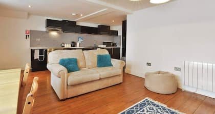 Host & Stay | Victoria Gardens