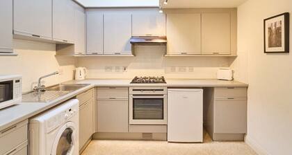 Host & Stay | Queen's Corner