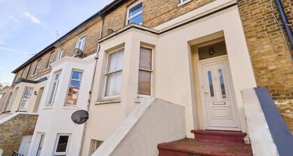 Host & Stay | Westbrook Road