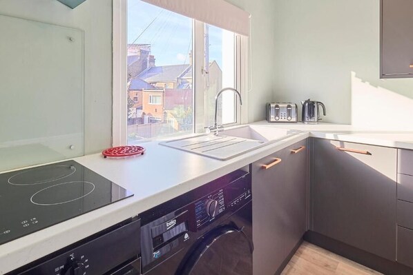 Fridge, microwave, oven, stovetop