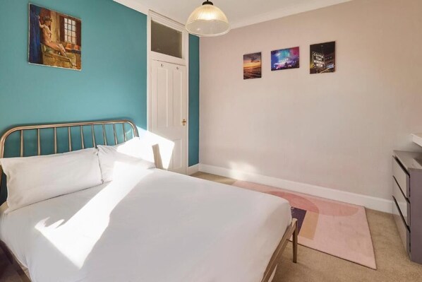 1 bedroom, desk, iron/ironing board, WiFi