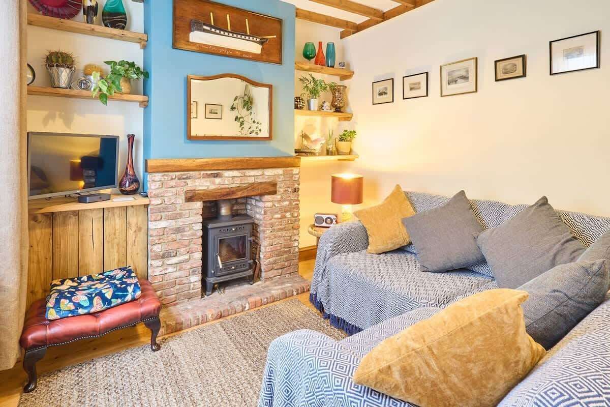 TV, fireplace, offices