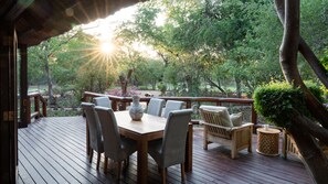 Dining - Tuli Safari Lodge Mashatu (Lentswelemoriti)