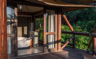 Luxury Suite | Bathroom | Rainfall showerhead, hair dryer, bathrobes, towels