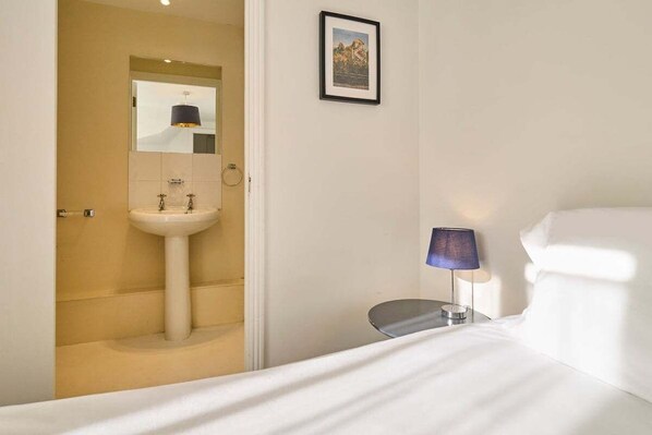 3 Schlafzimmer, Bügeleisen/Bügelbrett, Reisekinderbett, WLAN