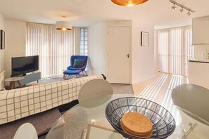 TV, offices - Host & Stay | King's Corner (Canterbury)