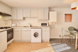 Kühlschrank, Mikrowelle, Ofen, Toaster
