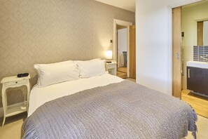 2 chambres, fer et planche Ă repasser, Wi-Fi, draps fournis