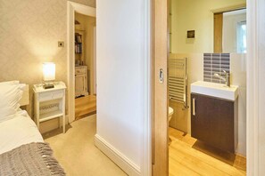 2 bedrooms, iron/ironing board, WiFi, bed sheets - Host & Stay | Sail Away (Whitstable)
