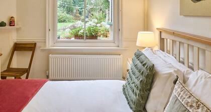 Host & Stay | The Cabin