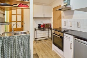 Fridge, microwave, oven, stovetop - Host & Stay | The Cabin (Canterbury)
