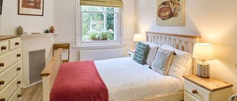 1 غرفة نوم ومكواة/لوح كي وواي فاي وملاءات أسرّة