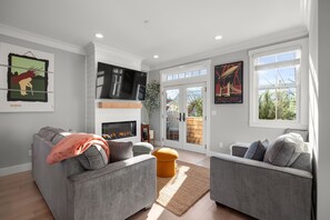 Smart TV, fireplace - *New* A Stairway to Heaven, dog-friendly, ocean view! (Pacific Beach)