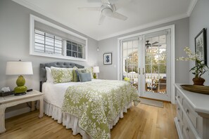 5 habitaciones, tabla de planchar con plancha y cuna de viaje