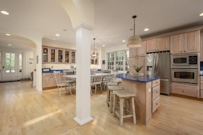 Fridge, microwave, oven, stovetop - GORGEOUS 5 BR HOME IN REHOBOTH BEACH - 147 Columbia Ave (Rehoboth Beach)