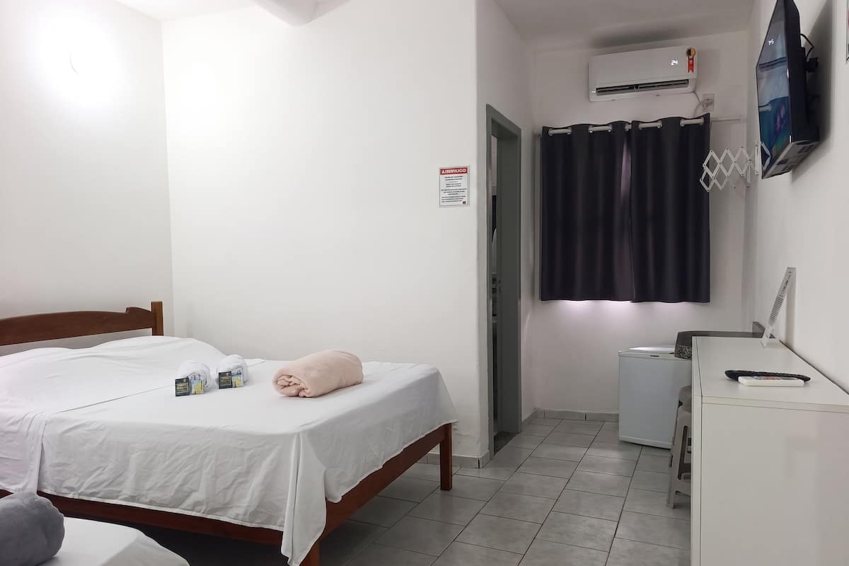 Classic Triple Room | 1 bedroom, laptop workspace, free WiFi, bed sheets