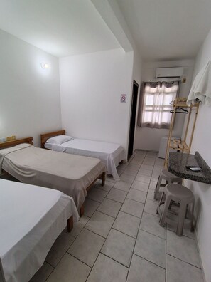 Triple Room | 1 bedroom, desk, free WiFi, bed sheets - Pousada Tropicália Tranquilid. Beira Mar (Santa Cruz Cabralia)