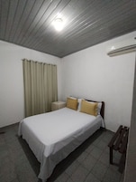 1 habitación, espacio para trabajar con laptop y wifi gratis 