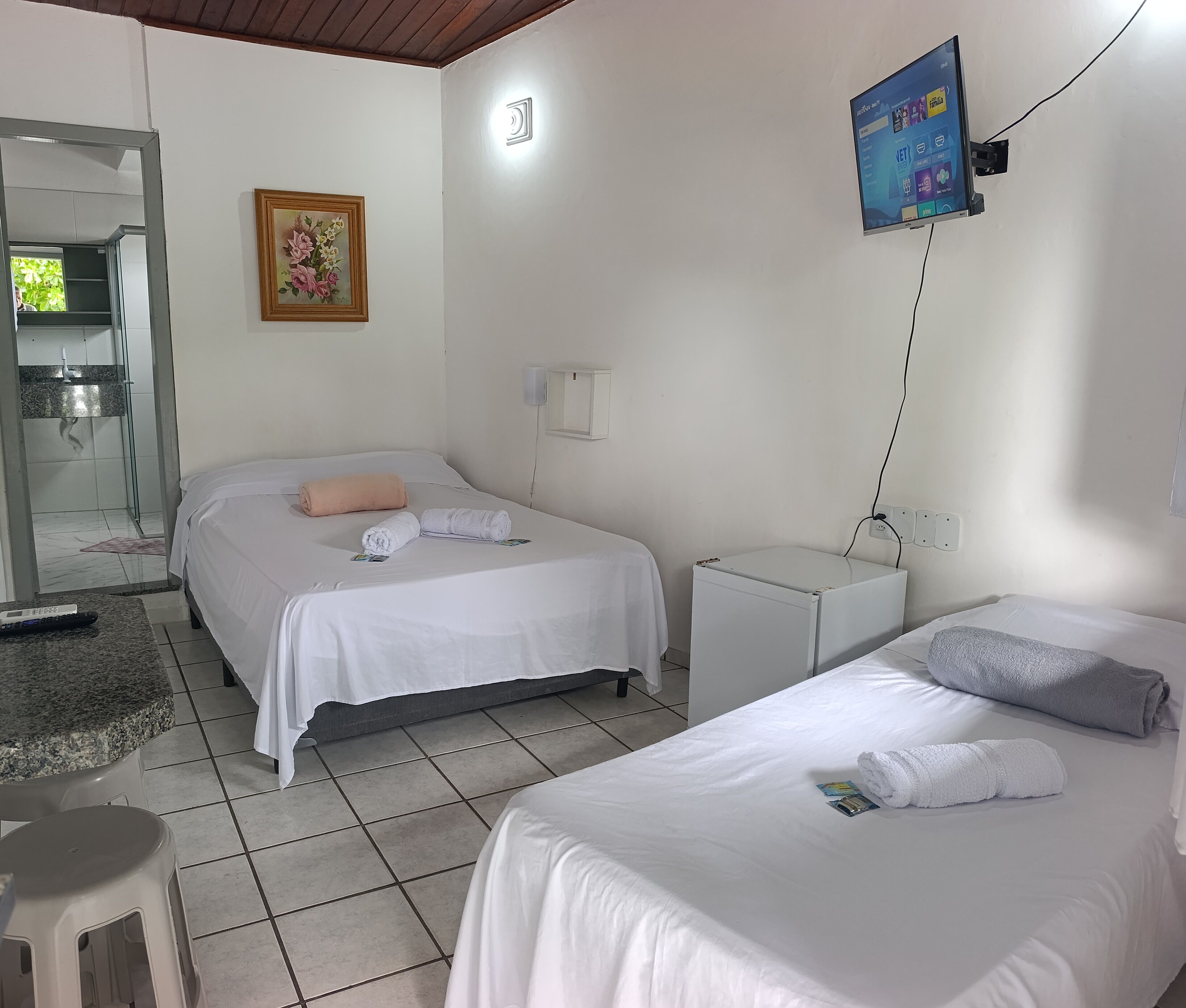 Comfort-Dreibettzimmer | 1 Schlafzimmer, Schreibtisch, laptopgeeigneter Arbeitsplatz