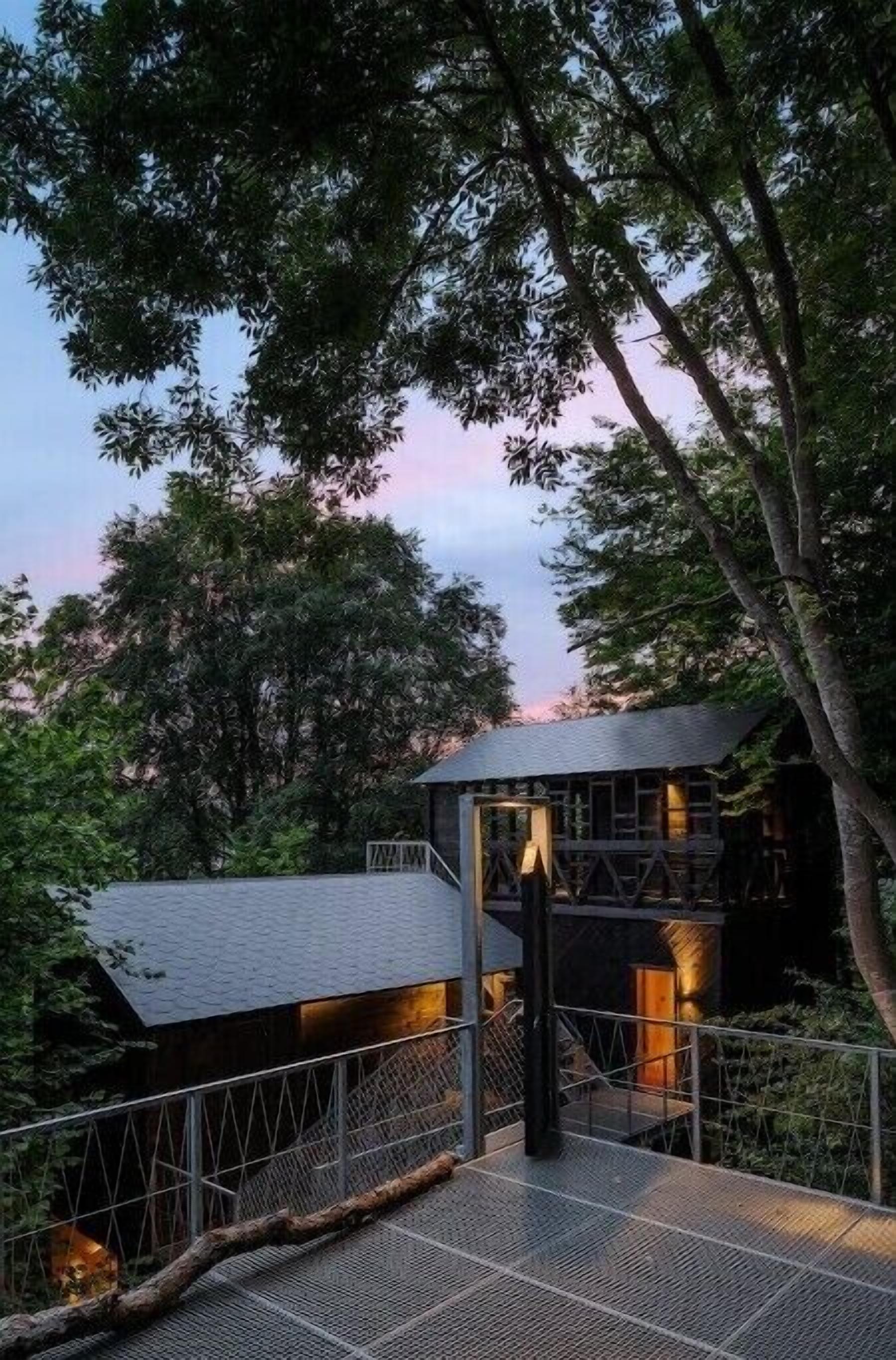 Hutstuf - The Fox & private rooftop sauna\n\n
