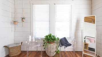 2 habitaciones, tabla de planchar con plancha y acceso a internet