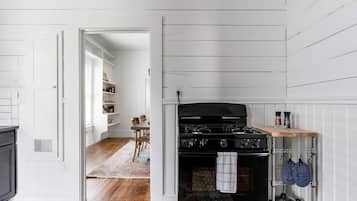 House | 2 bedrooms, iron/ironing board, Internet