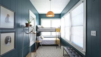 House | 2 bedrooms, iron/ironing board, Internet