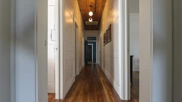 2 habitaciones, tabla de planchar con plancha y acceso a internet