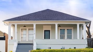 House | 2 bedrooms, iron/ironing board, Internet