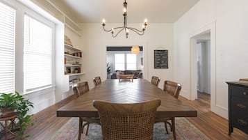 2 habitaciones, tabla de planchar con plancha y acceso a internet