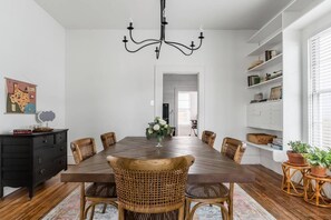 Hus | 2 soverom, strykejern/-brett og internett