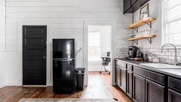 2 bedrooms, iron/ironing board, Internet