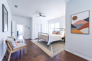 Apartment | 2 bedrooms, iron/ironing board, Internet - Newly Updated Cozy 1927 Uptown Tudor 4 min to Magnolia (Waco)