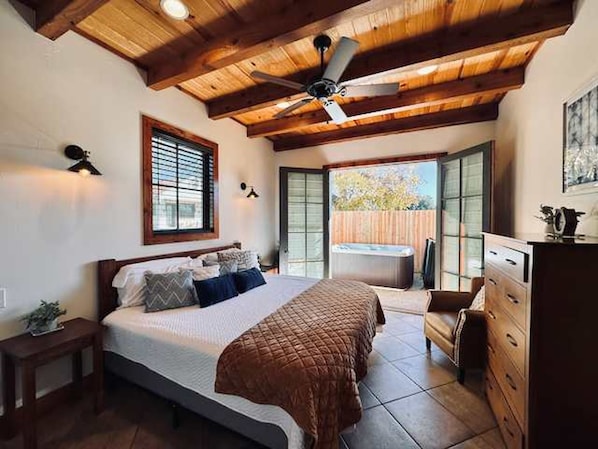 House | 1 bedroom, Internet - Little Dutch Cabin 102-12 min to Magnolia-baylor (Waco)