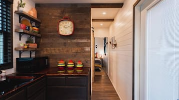 Apartment | 1 bedroom, iron/ironing board, Internet
