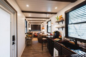 1 habitación, tabla de planchar con plancha y acceso a internet