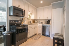 House | 3 bilik tidur, seterika/papan seterika, Internet