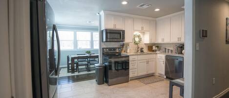 House | 3 bedrooms, iron/ironing board, Internet