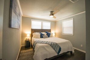 3 bedrooms, iron/ironing board, Internet - Walk to the Silos 3 Bed 1960 s Bungalow Near Baylor (Waco)