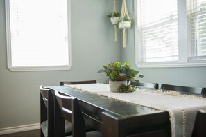 3 bedrooms, iron/ironing board, Internet - Walk to the Silos 3 Bed 1960 s Bungalow Near Baylor (Waco)